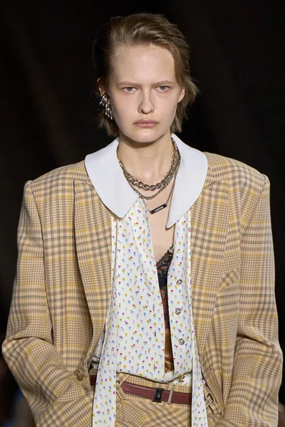 Look 5